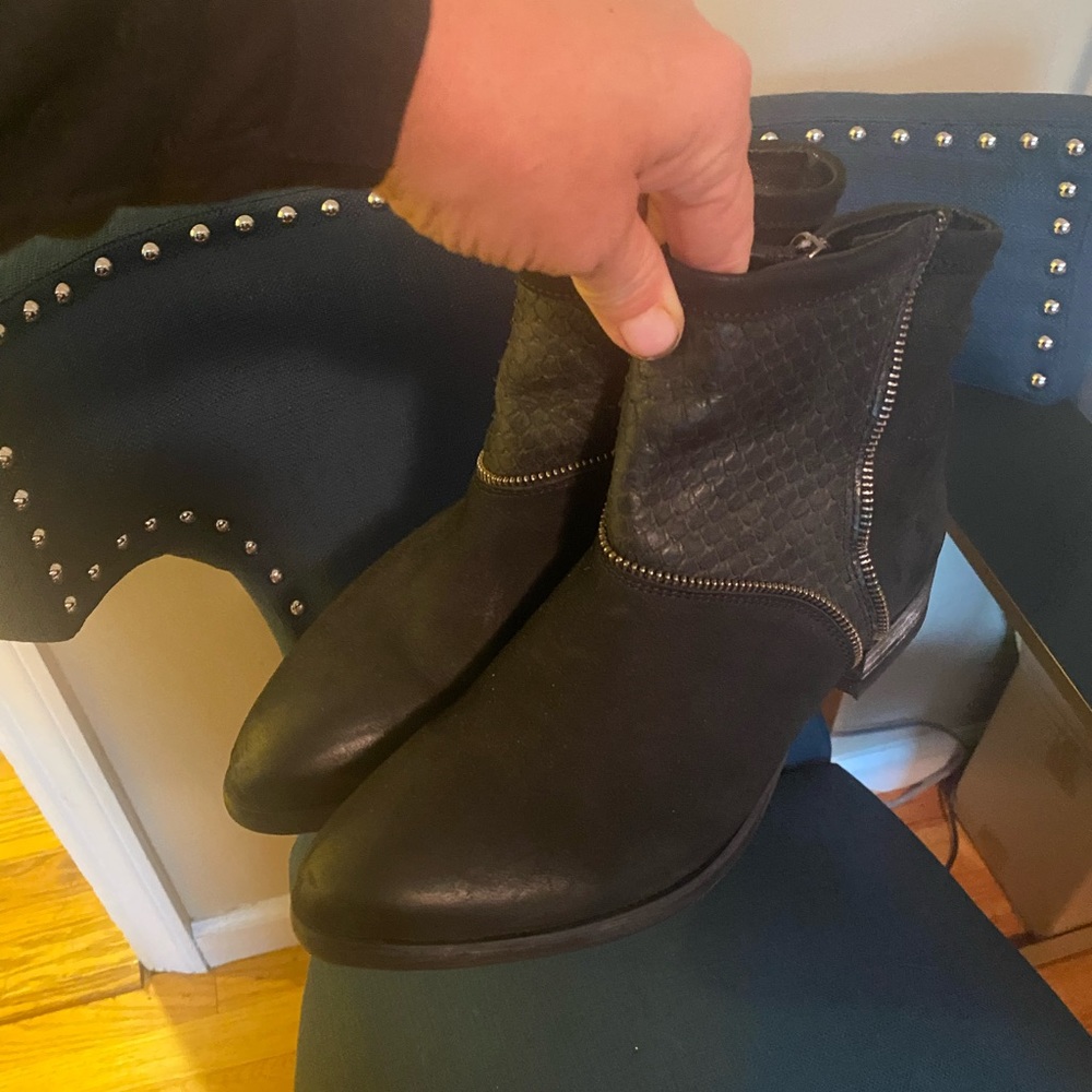 Felmini bootie NWT 2 tone snakeskin and leather 👢❤️🇮🇹